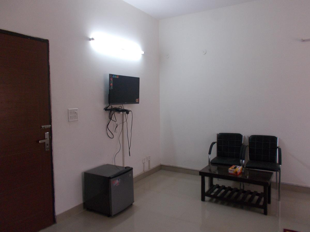 The Radiance Suites And Apartment New Delhi Exterior photo